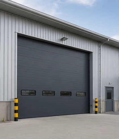 Jasa pemasangan Industrial Sectional Doors untuk pabrik dan fasilitas industri